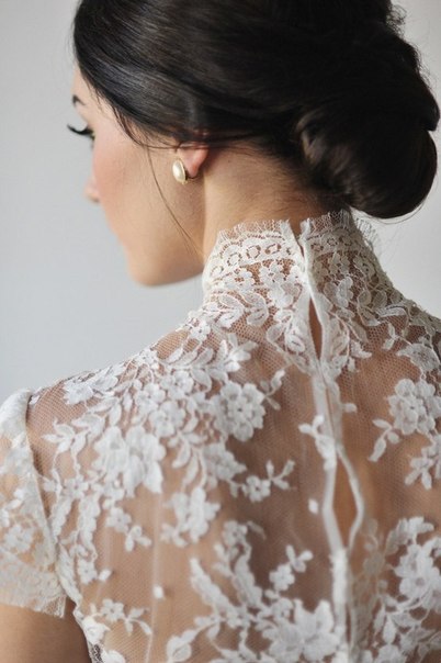Винтажное кружево на платье невесты