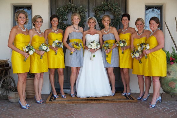 Платья подружек невесты желтые